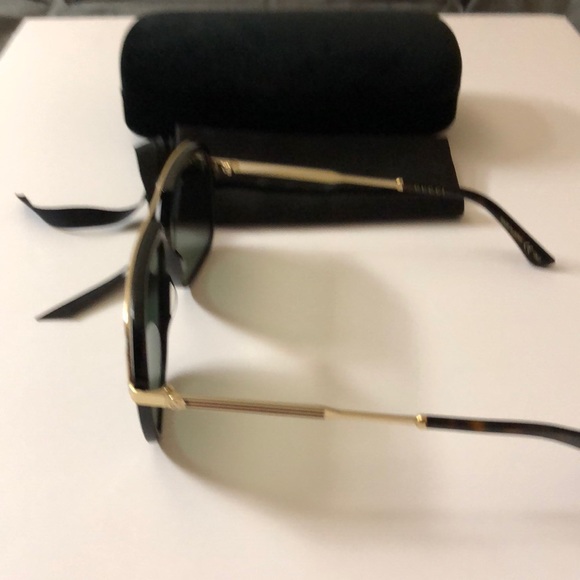 Gucci shades - Picture 3 of 3